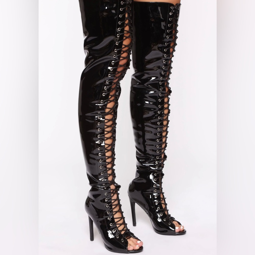 Fashionova knee high lace up latex boots
